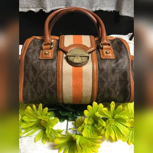 FINAL PRICE💕{Michael Kors} VINTAGE Signature Bag - Picture 2 of 7